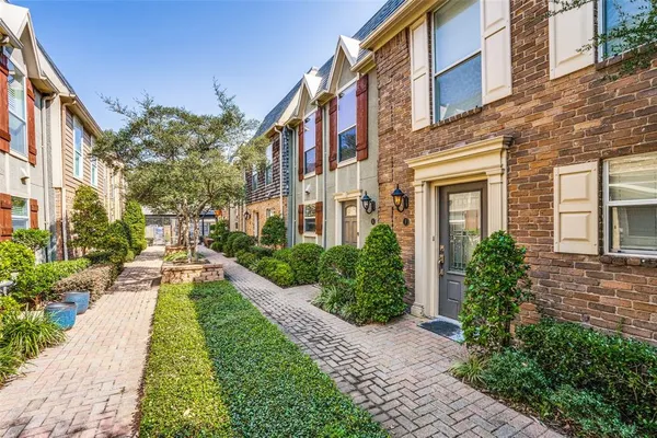 $2,300 | 4208 Bowser Avenue, Unit I, Dallas, TX 75219