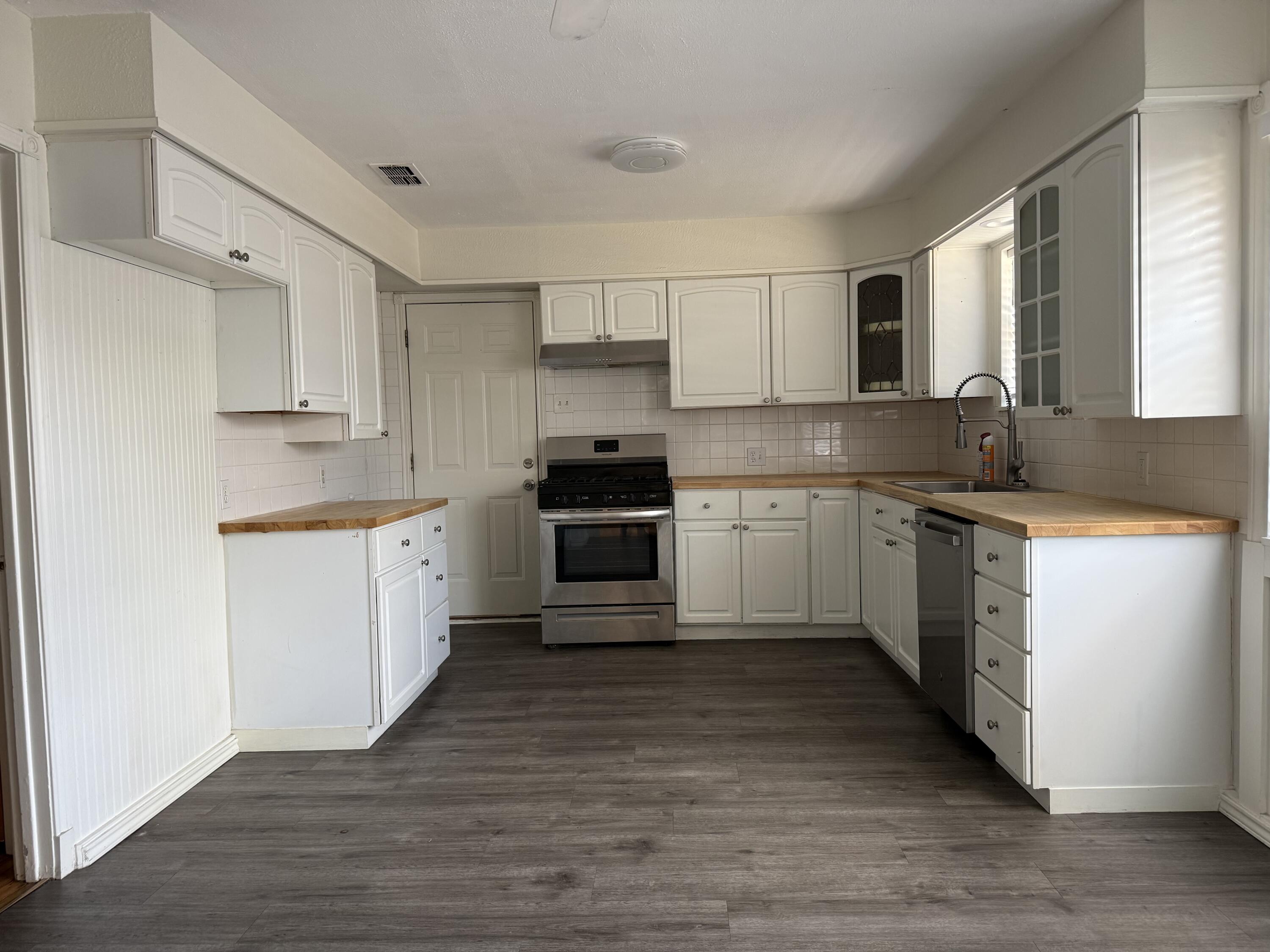 3605 42nd Street Lubbock, TX 79413 - Photo 5 of 17 IMG_7172