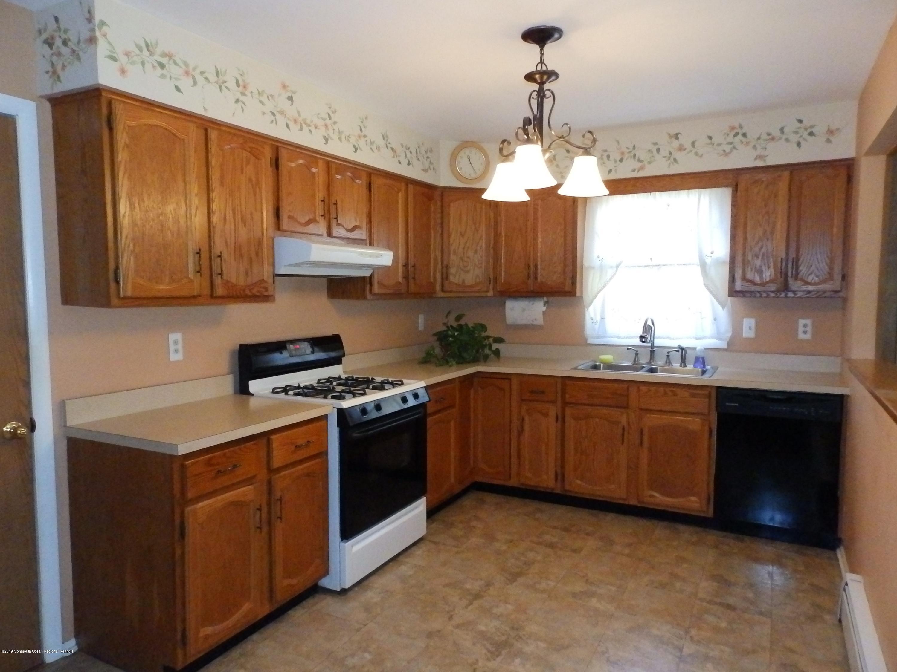 29 Oakfield Road Toms River, NJ 08757 - Photo 18 of 30 P1010102