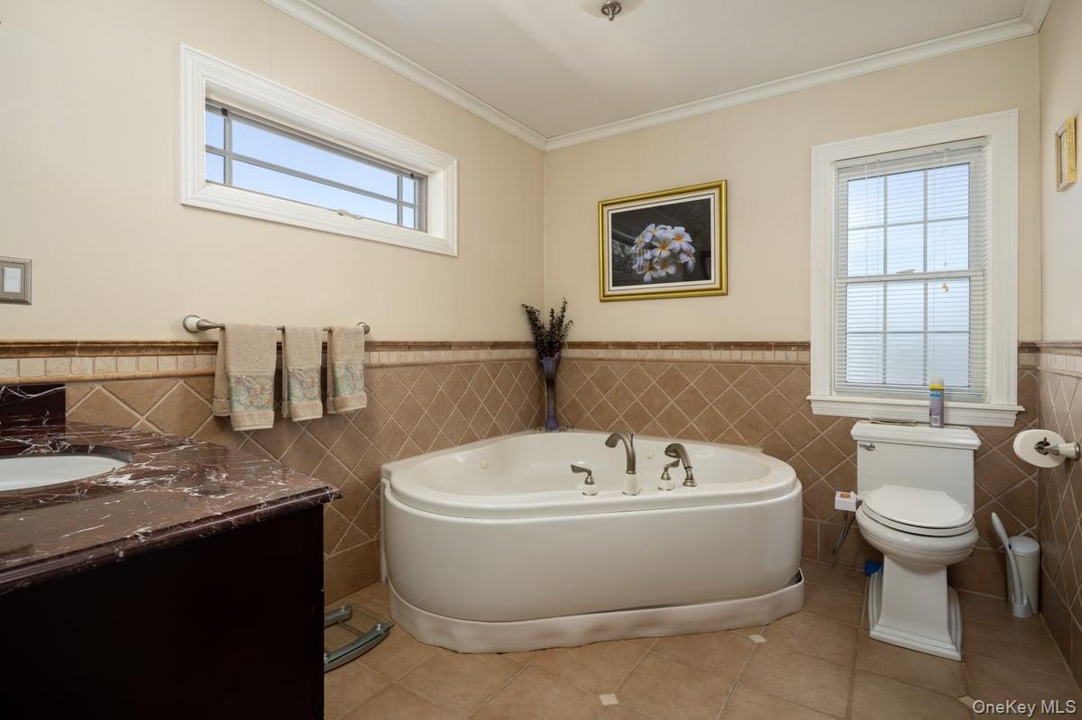 100 Byron Road Merrick, NY 11566 - Photo 16 of 50