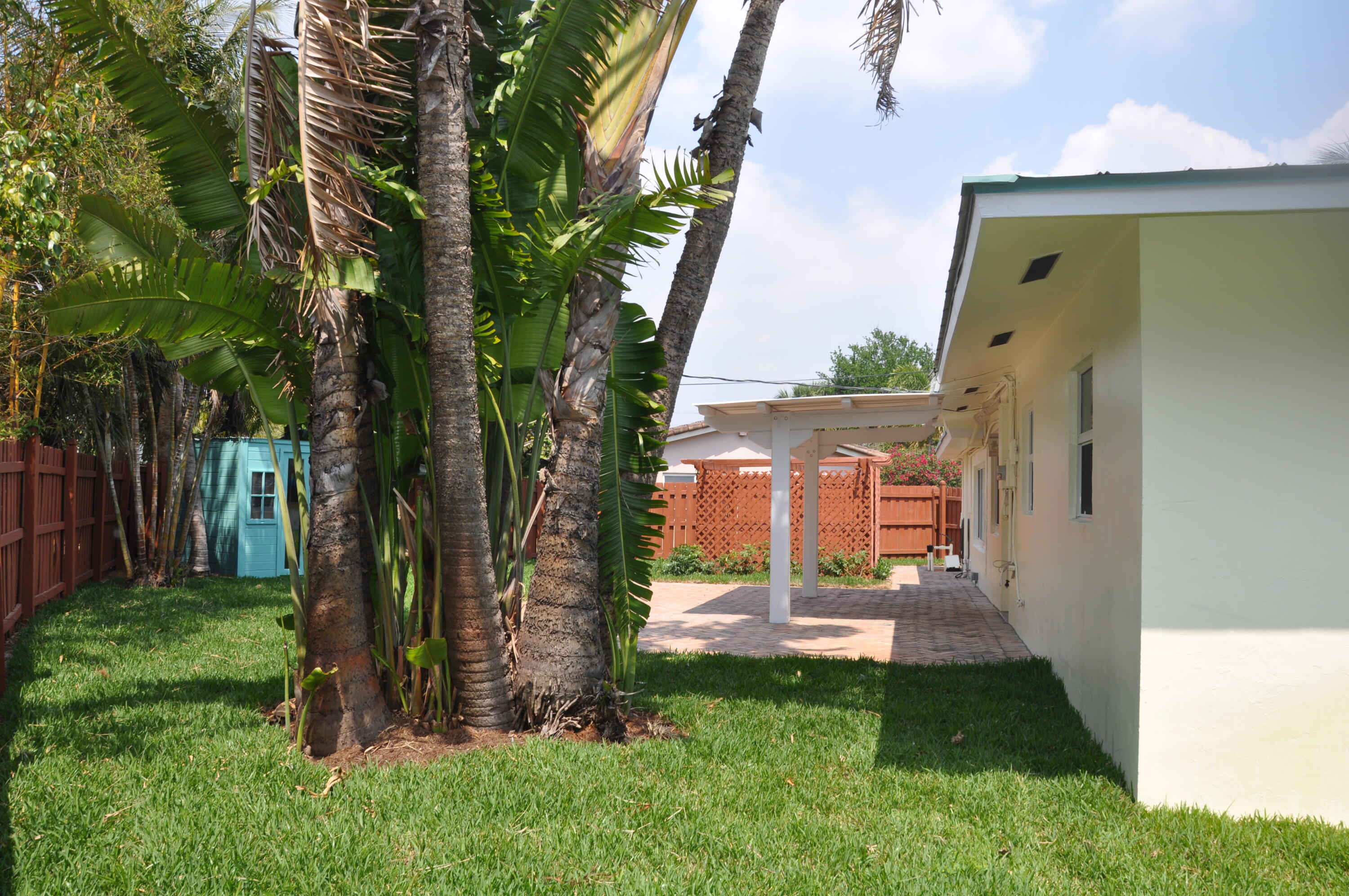 2001 Northeast 4th Way Boca Raton, FL 33431 - Photo 59 of 85 backyard facing NE