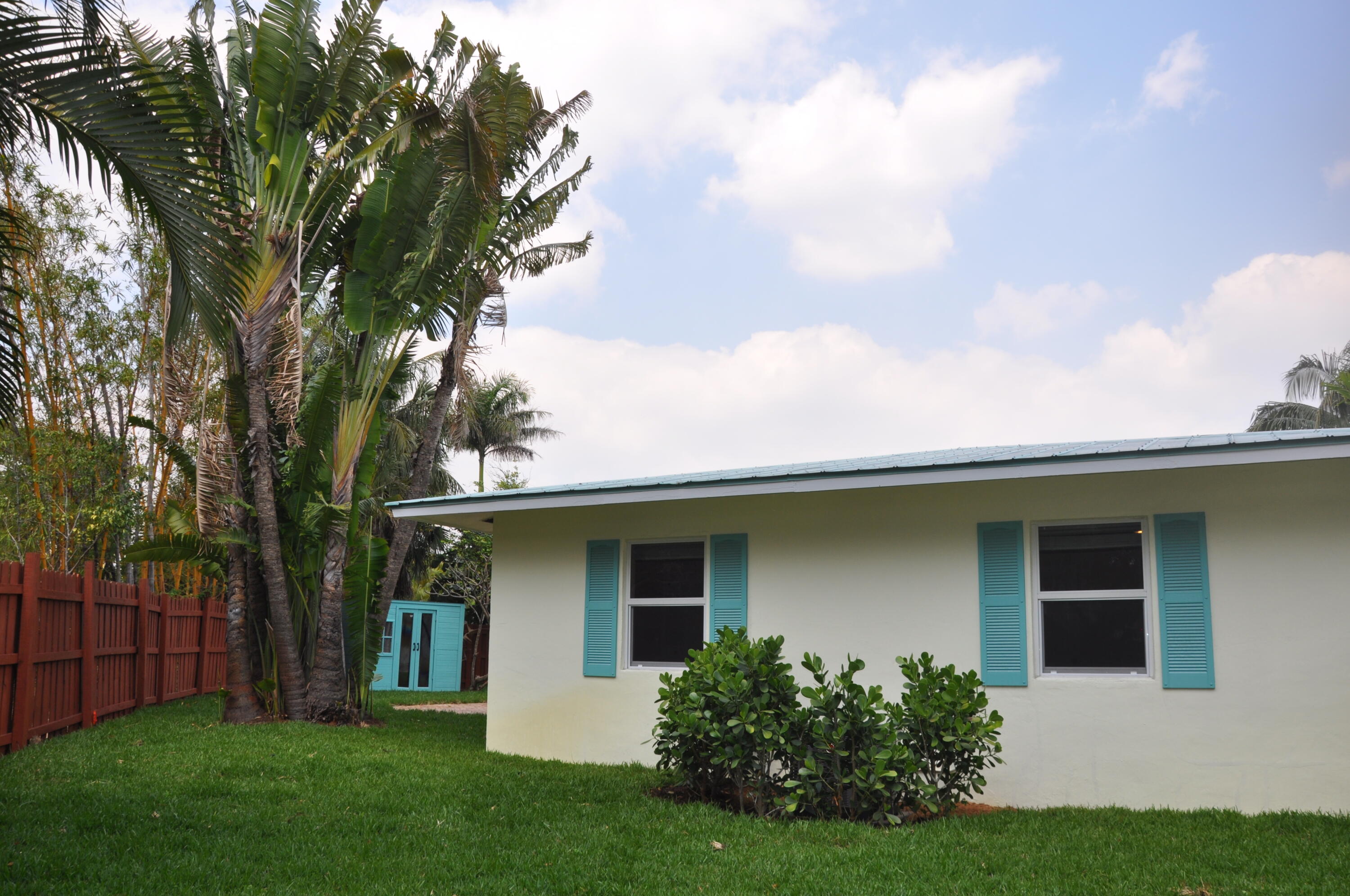 2001 Northeast 4th Way Boca Raton, FL 33431 - Photo 62 of 85 SW side yard facing shed