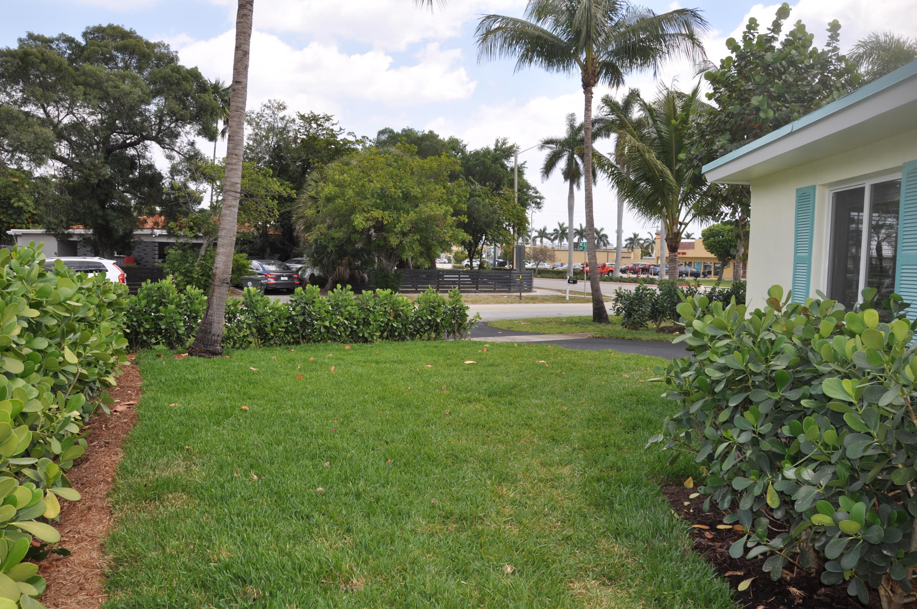 2001 Northeast 4th Way Boca Raton, FL 33431 - Photo 76 of 85 NE side yard