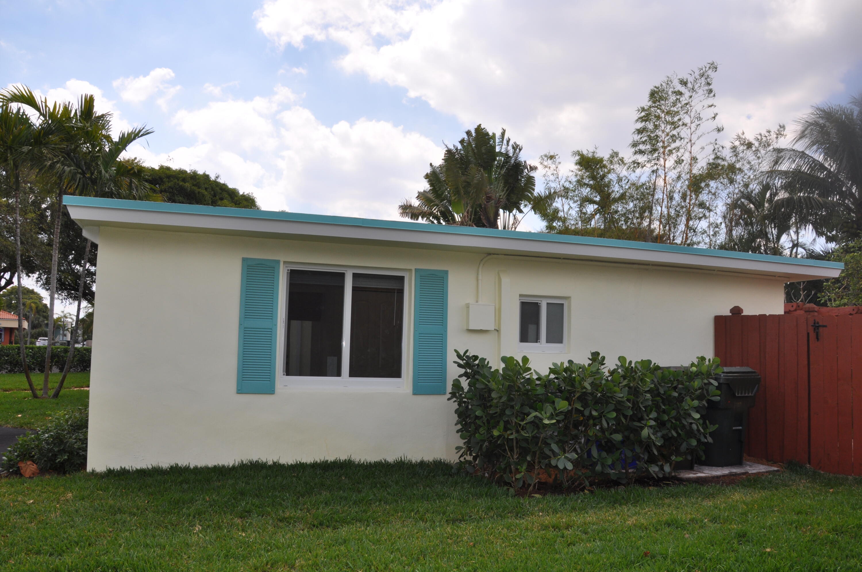 2001 Northeast 4th Way Boca Raton, FL 33431 - Photo 77 of 85 NE side yard