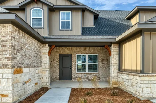 $2,325 | 4264 Clovis Street, Midlothian, TX 76065