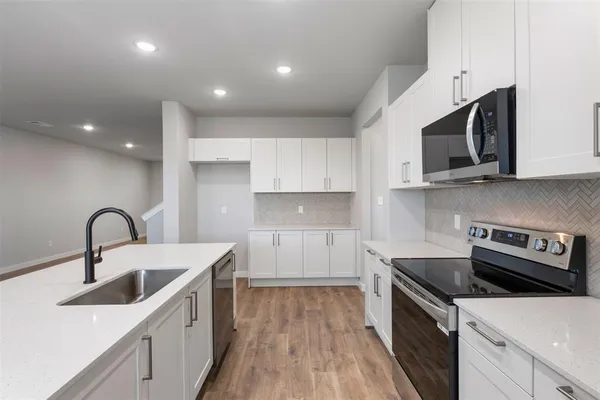 $2,325 | 4264 Clovis Street, Midlothian, TX 76065