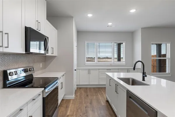 $2,325 | 4264 Clovis Street, Midlothian, TX 76065