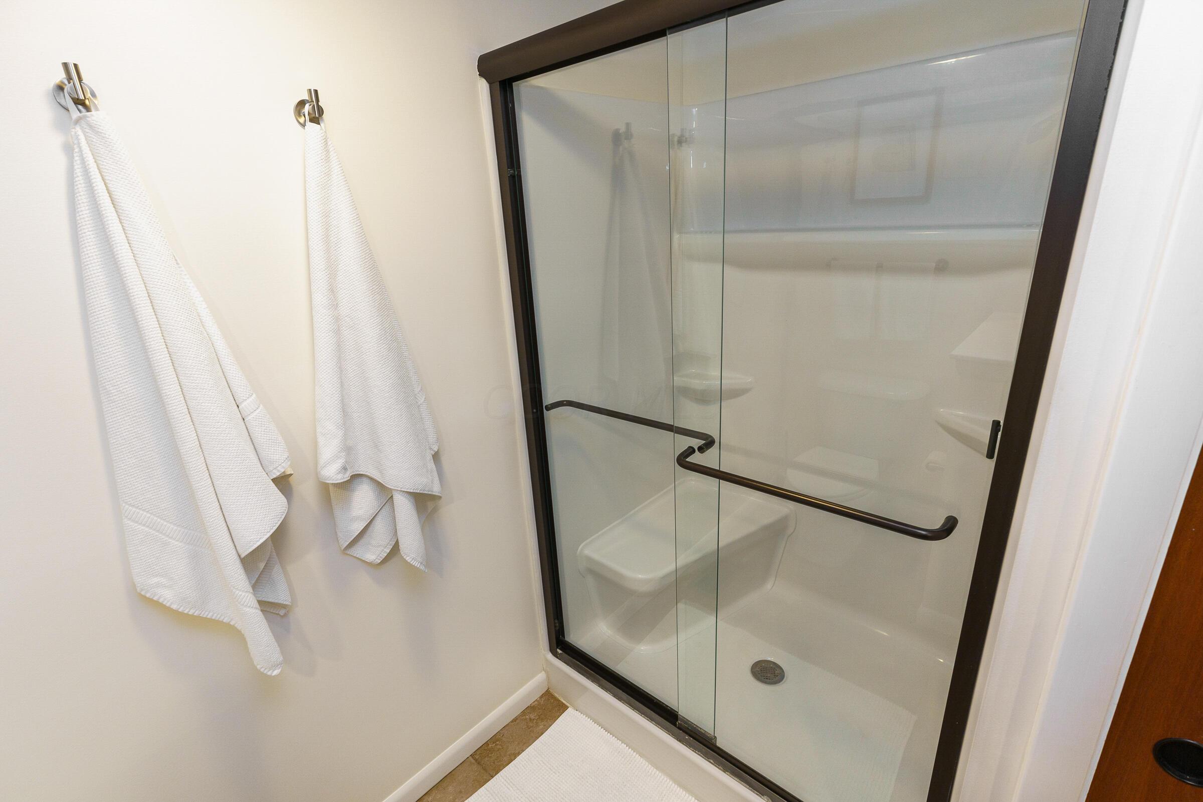 2769 Wellesley Road Columbus, OH 43209 - Photo 20 of 31 Full Bathroom 1