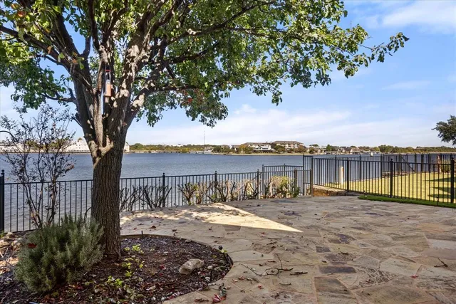 a view of an house with swimming pool and a yard