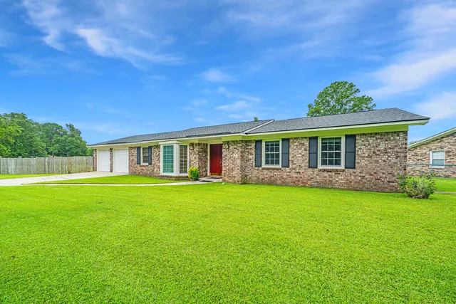 $385,000 | 128 Foxborough Road, Goose Creek, SC 29445