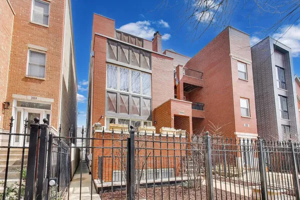 $750,000 | 2851 North Damen Avenue, Unit 1, Chicago, IL 60618