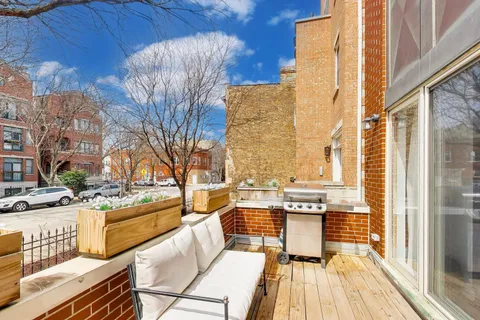 $750,000 | 2851 North Damen Avenue, Unit 1, Chicago, IL 60618