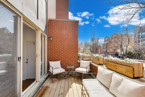 $750,000 | 2851 North Damen Avenue, Unit 1, Chicago, IL 60618