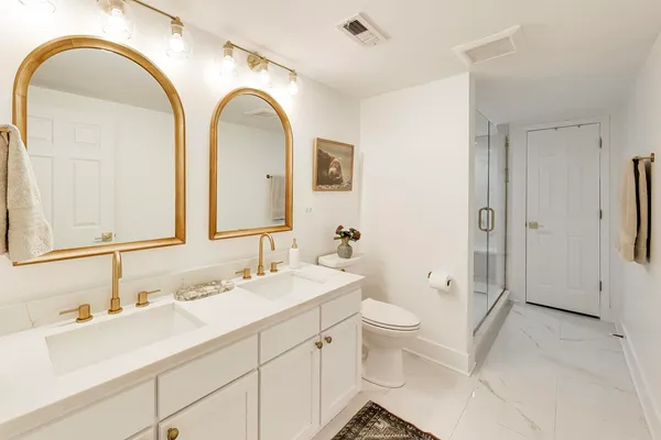 $750,000 | 2851 North Damen Avenue, Unit 1, Chicago, IL 60618