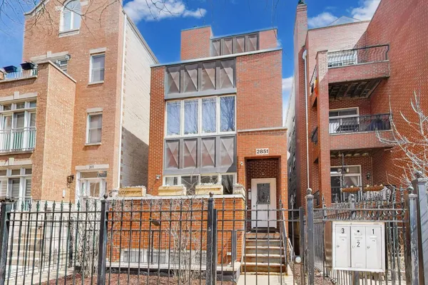 $750,000 | 2851 North Damen Avenue, Unit 1, Chicago, IL 60618