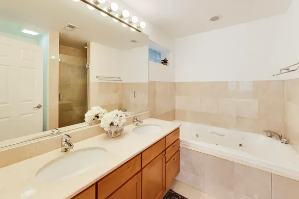$750,000 | 2851 North Damen Avenue, Unit 1, Chicago, IL 60618