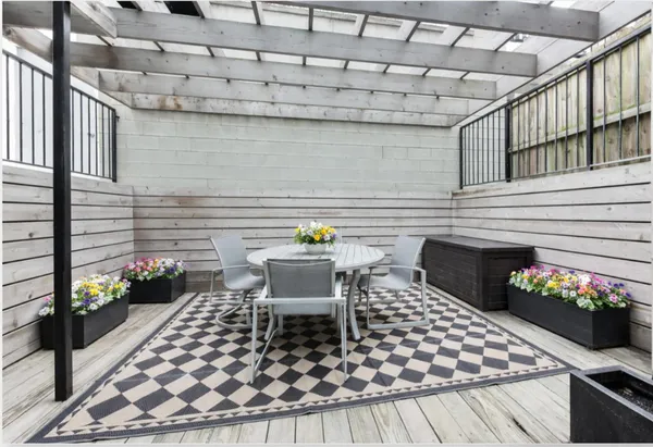 $750,000 | 2851 North Damen Avenue, Unit 1, Chicago, IL 60618