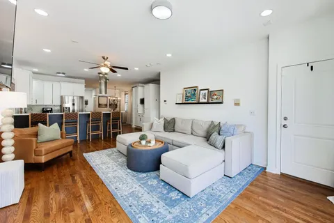 $750,000 | 2851 North Damen Avenue, Unit 1, Chicago, IL 60618