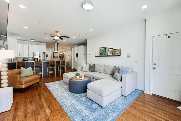 $750,000 | 2851 North Damen Avenue, Unit 1, Chicago, IL 60618