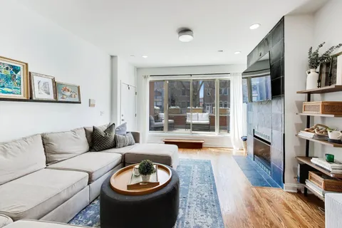 $750,000 | 2851 North Damen Avenue, Unit 1, Chicago, IL 60618