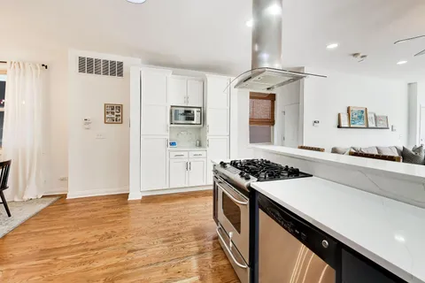 $750,000 | 2851 North Damen Avenue, Unit 1, Chicago, IL 60618