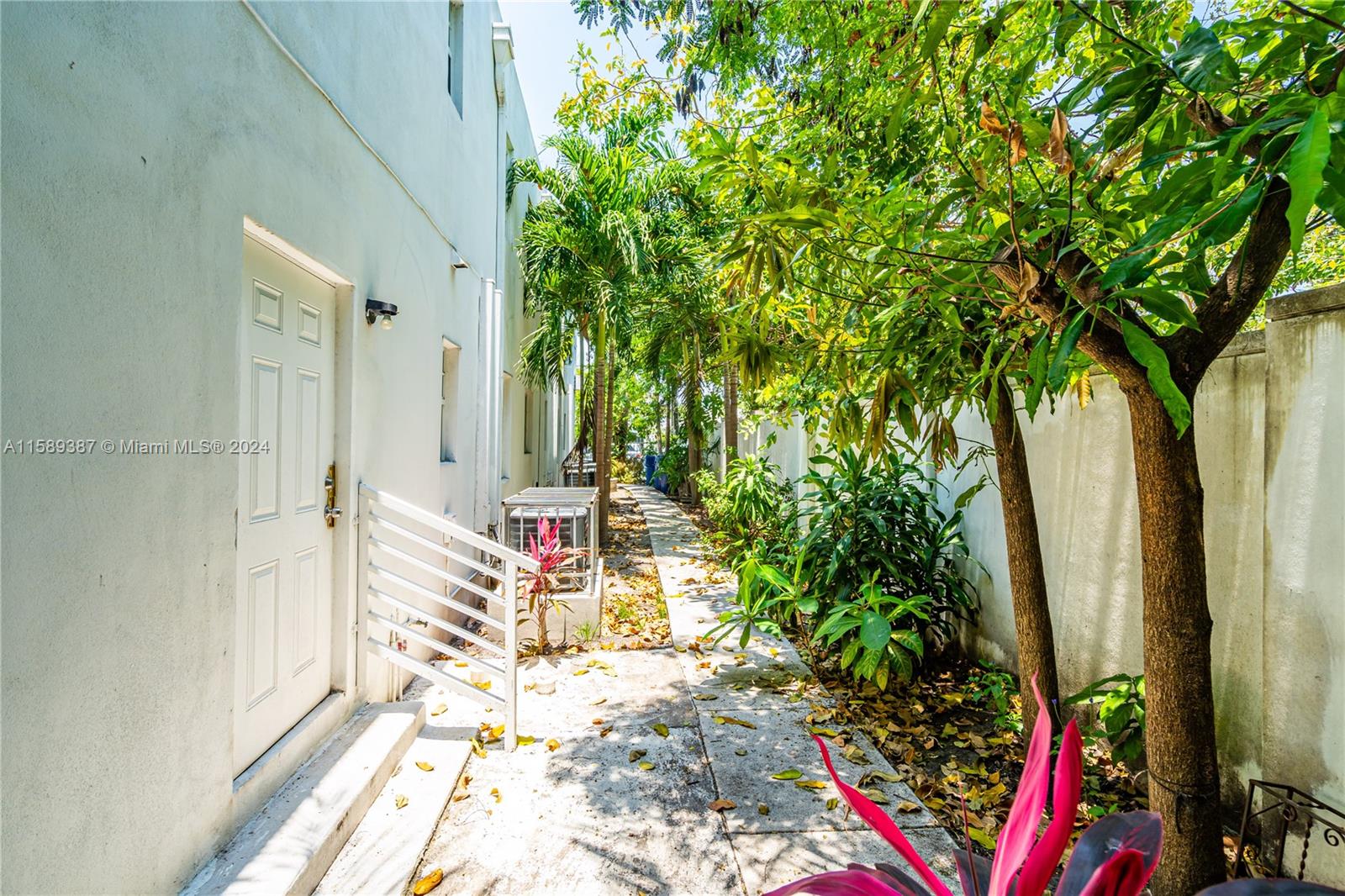 210 Northwest 16th Street Miami, FL 33136 - Photo 13 of 29 a view of entryway with wooden floor and garden