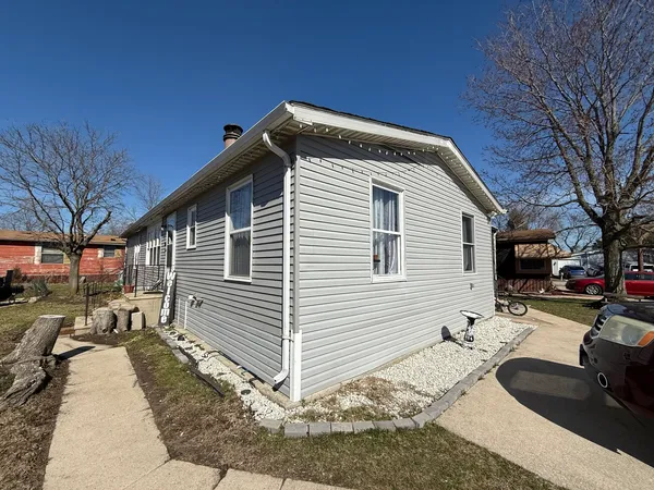 $95,000 | 22 Hearthside Drive, Matteson, IL 60443