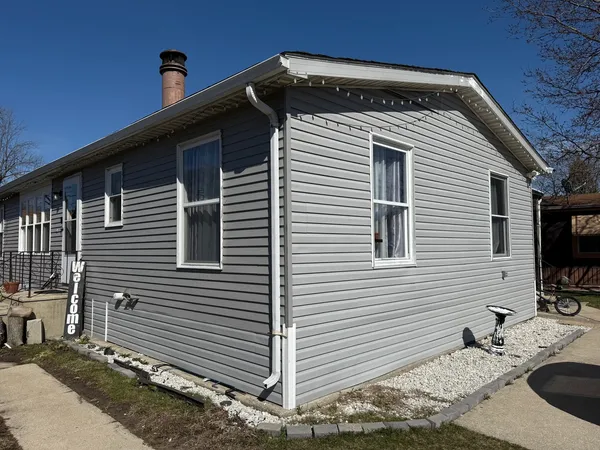 $95,000 | 22 Hearthside Drive, Matteson, IL 60443