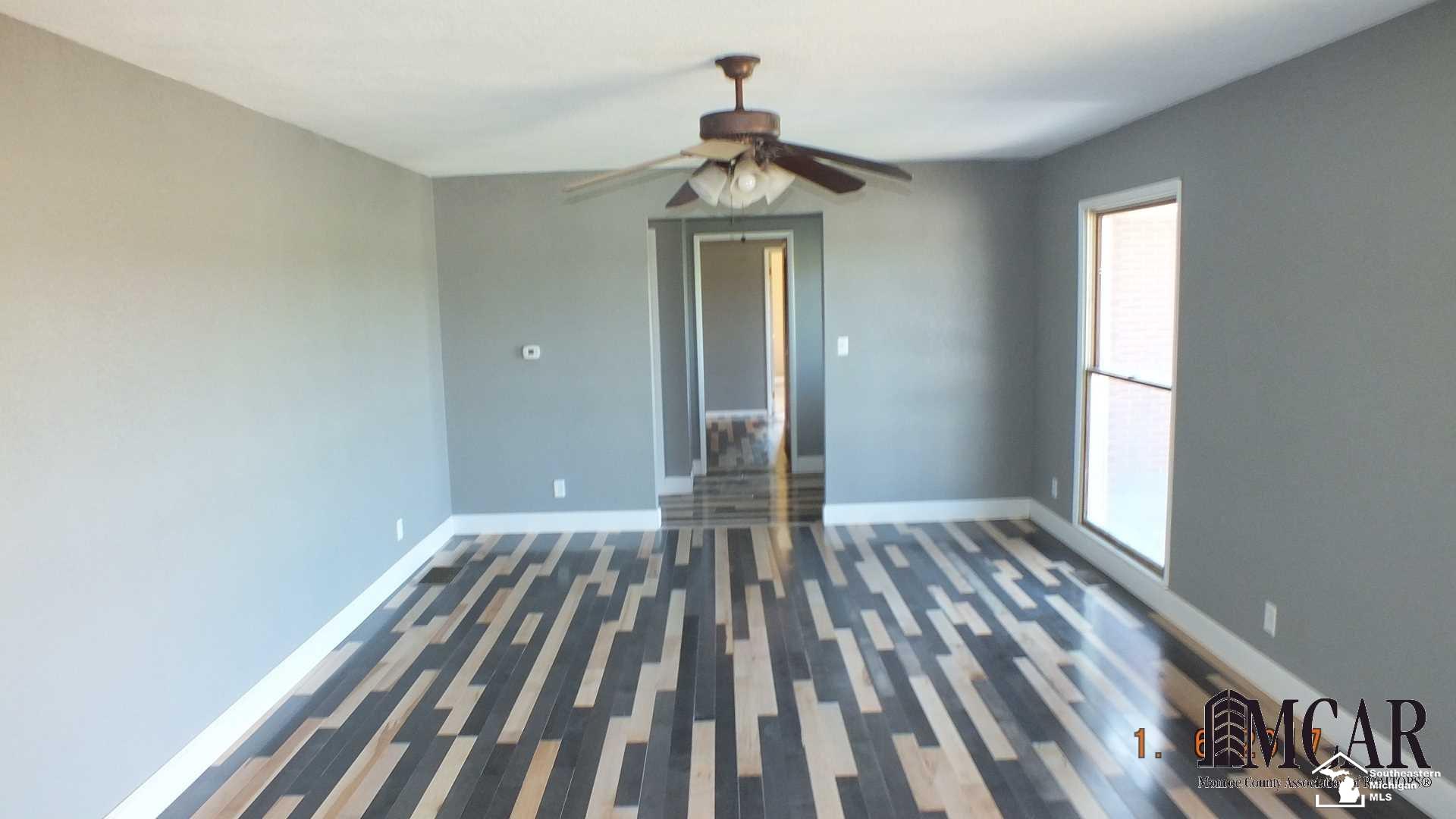 13751 South Custer Road Dundee, MI 48131 - Photo 9 of 26 Living Room