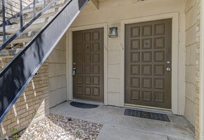 a view of entryway with a small yard