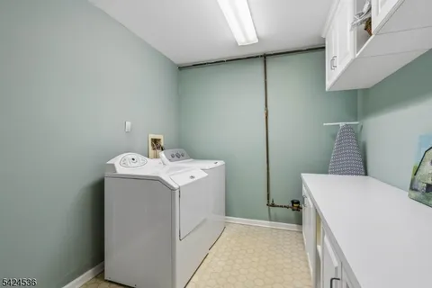 $759,000 | 1 Beekman Hill Road, Caldwell, NJ 07006