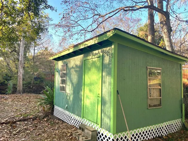 a view of an outdoor space