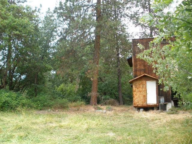 5063 Lane Creek Road Central Point, OR 97502 - Photo 8 of 13 Open space in front of the workshop/carp