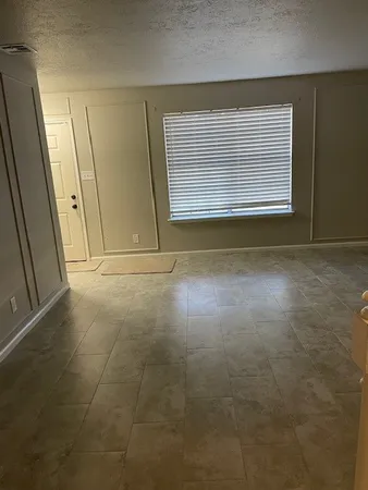 $1,600 | 407 West Semands Street, Conroe, TX 77301