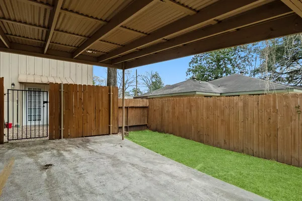 $1,600 | 407 West Semands Street, Conroe, TX 77301