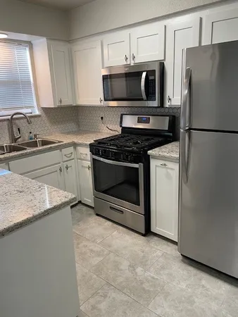 $1,600 | 407 West Semands Street, Conroe, TX 77301