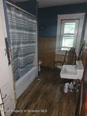 a room with hard wood floor