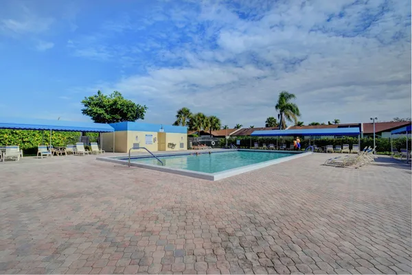 $280,000 | 5250 Las Verdes Circle, Unit 313, Delray Beach, FL 33484