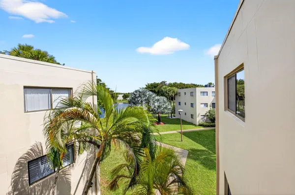 $280,000 | 5250 Las Verdes Circle, Unit 313, Delray Beach, FL 33484