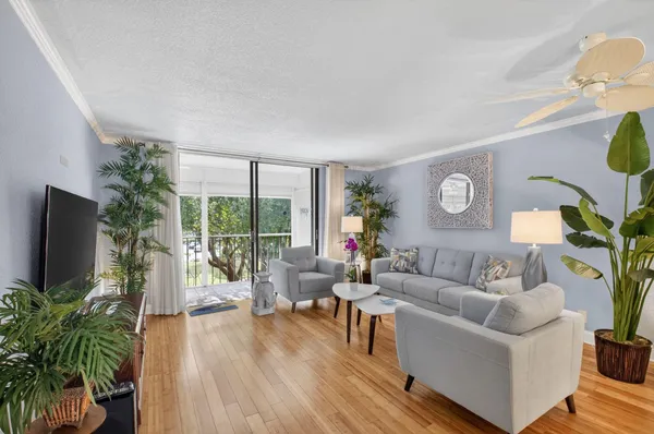 $280,000 | 5250 Las Verdes Circle, Unit 313, Delray Beach, FL 33484