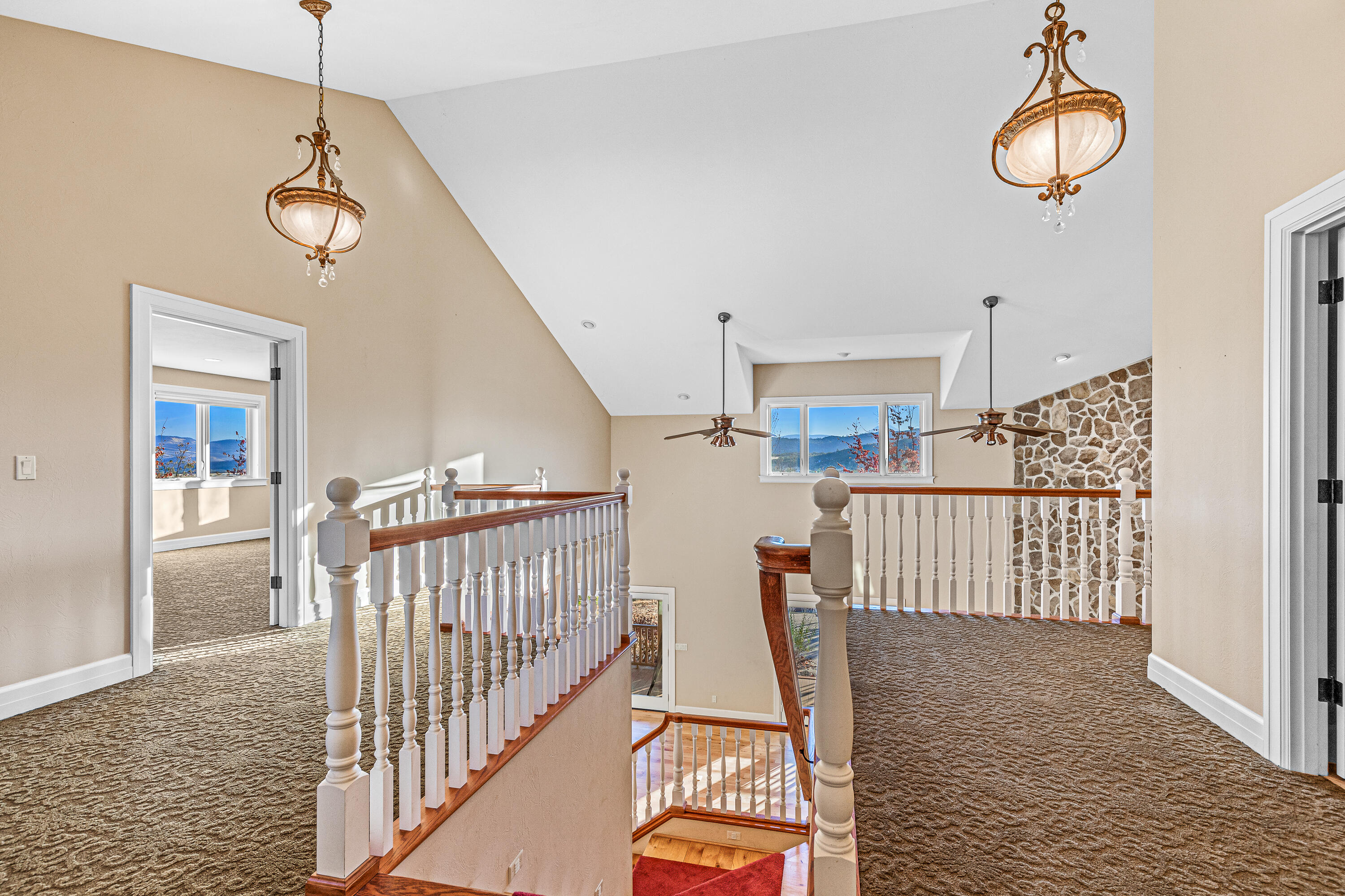 1820 Dry Creek Road Eagle Point, OR 97524 - Photo 25 of 64 Stairs