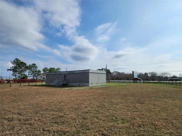 $3,200 | 3373 East Highway 6, Alvin, TX 77511