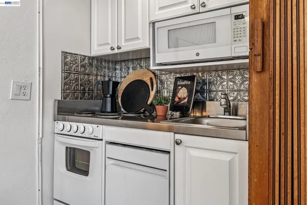 $215,000 | 811 York Street, Unit 326, Oakland, CA 94610