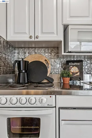 $215,000 | 811 York Street, Unit 326, Oakland, CA 94610