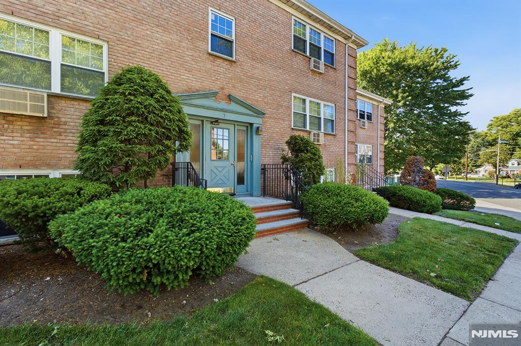 138 Clinton Place, Unit 7E Hackensack, NJ 07601 - Photo 2 of 14