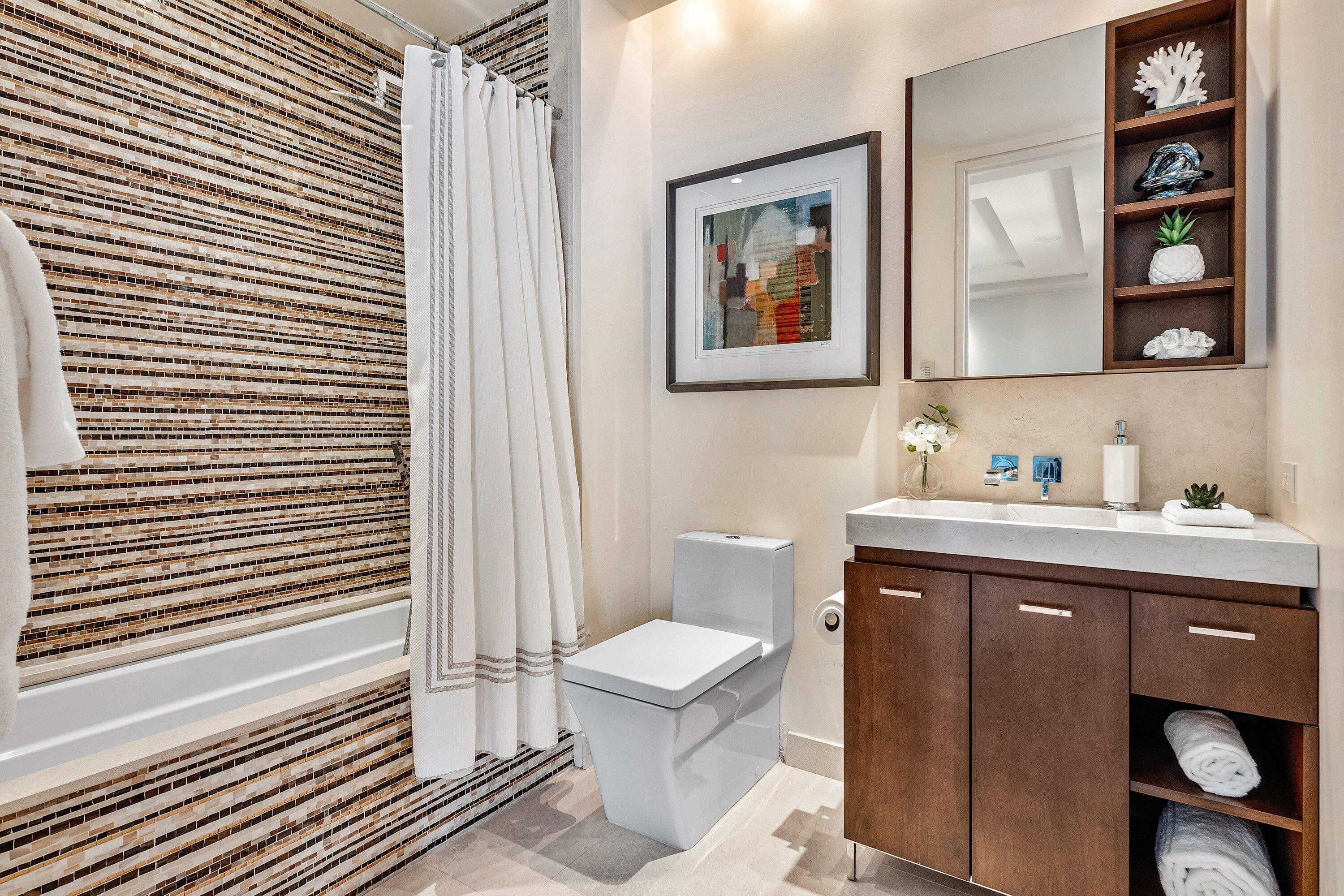 400 South Ocean Boulevard, Unit PH2 Boca Raton, FL 33432 - Photo 32 of 58 Second Bathroom