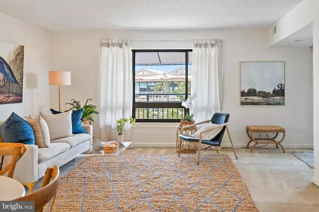 $689,500 | 100 Severn Avenue, Unit 206, Annapolis, MD 21403