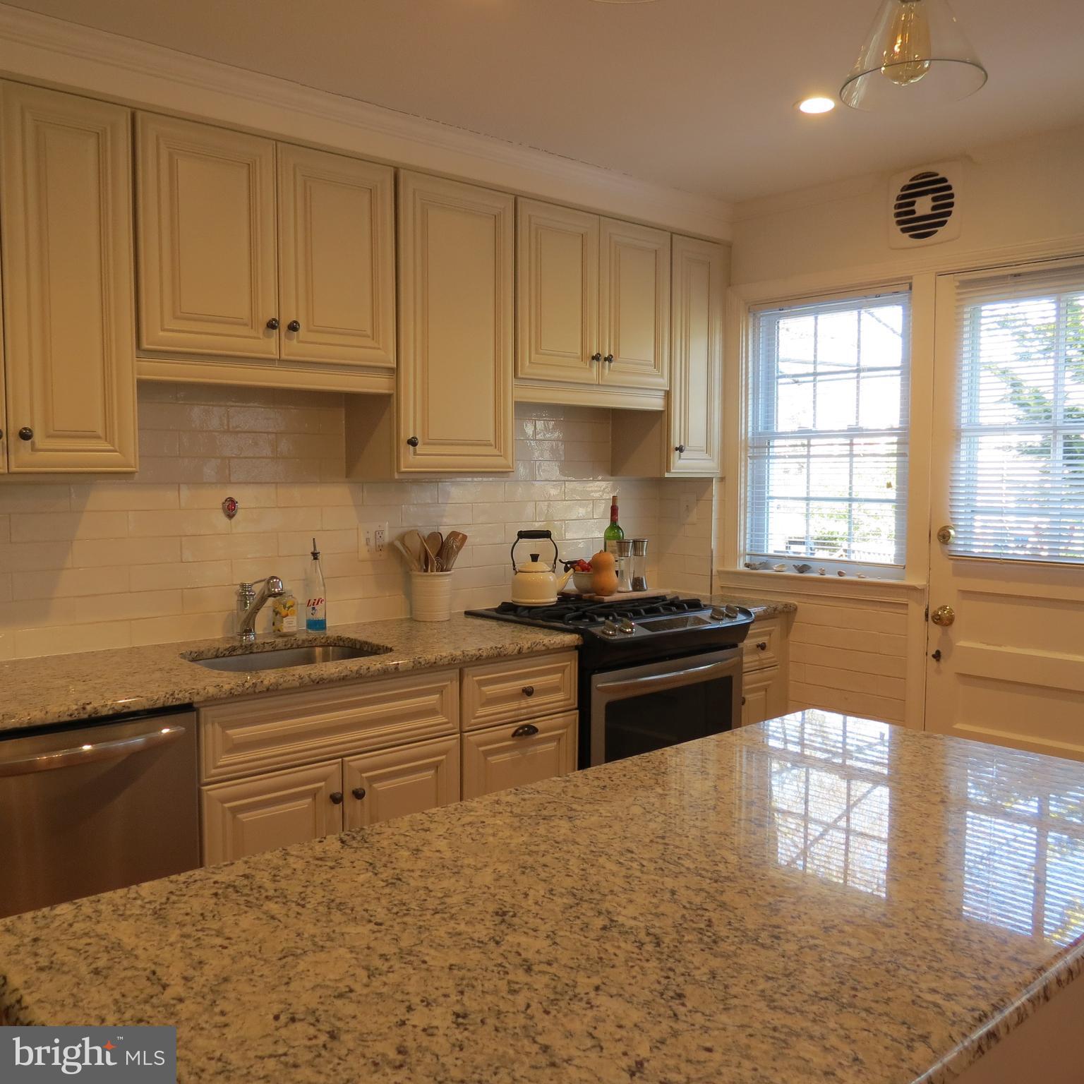 7119 Heathfield Road Baltimore, MD 21212 - Photo 7 of 19