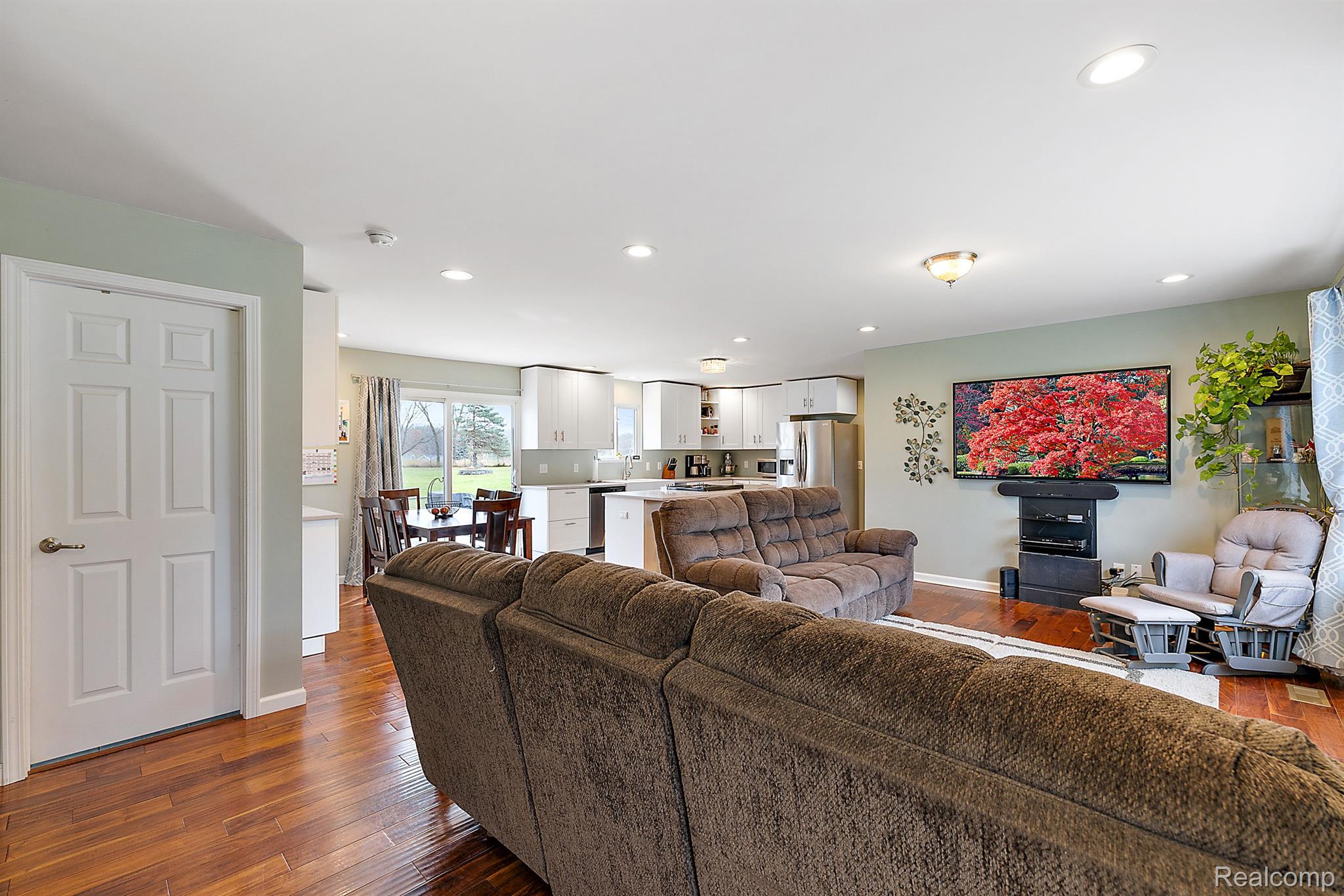 1065 Clyde Road Highland, MI 48357 - Photo 10 of 64 Great room w/wood floors