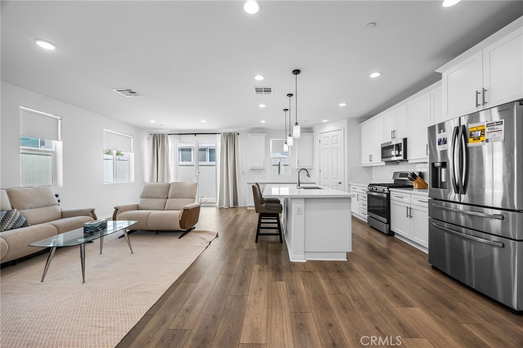 24064 Ashton Road Corona, CA 92883 - Photo 3 of 29 Gallery Image 3